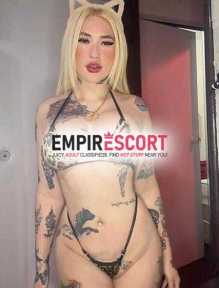 loira branquinha tatuada