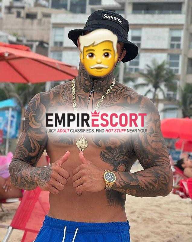 uber tatuado piroca grossa com local