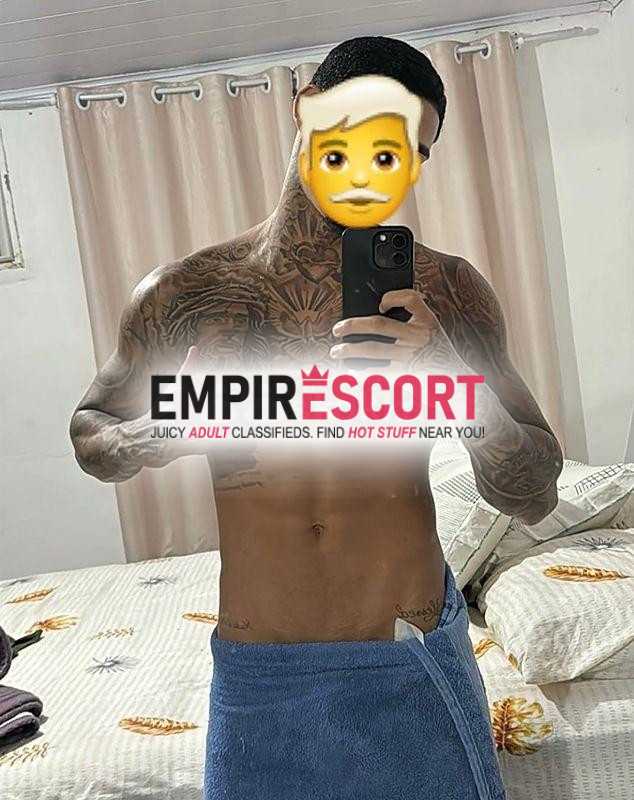 uber tatuado piroca grossa com local