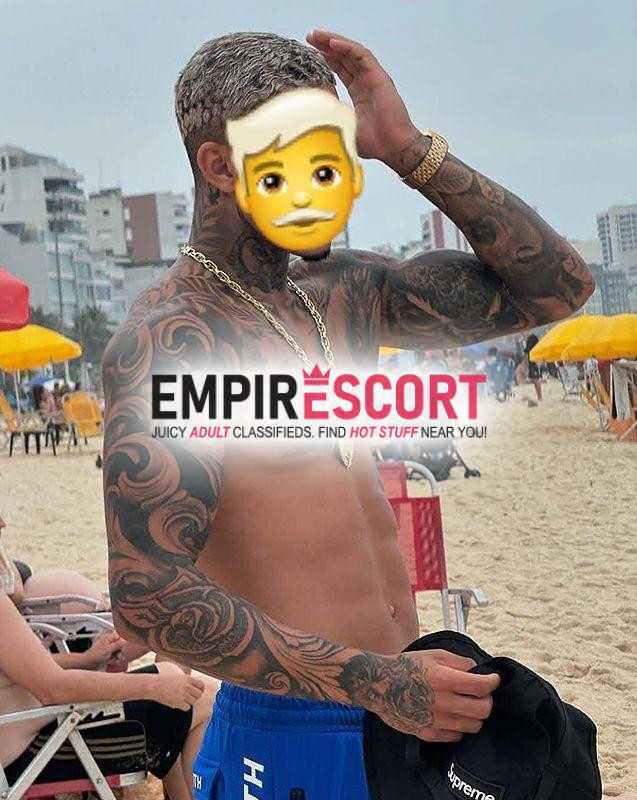 uber tatuado piroca grossa com local