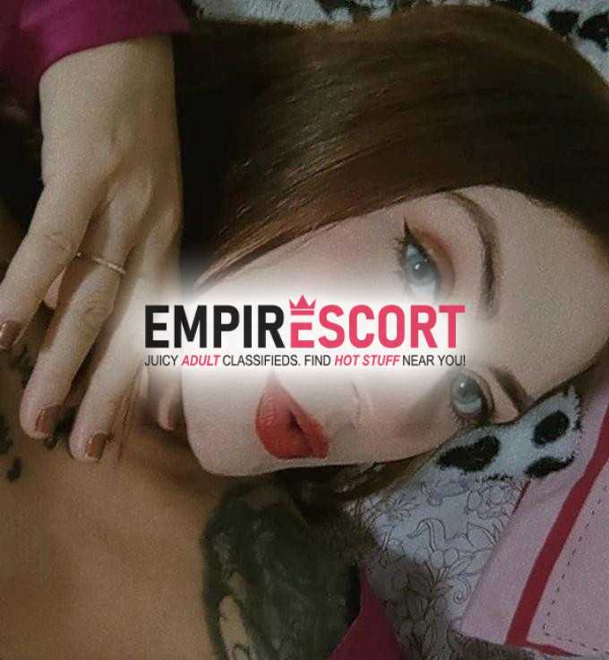 bia ruiva tattoada disponível no joguei cluber com local