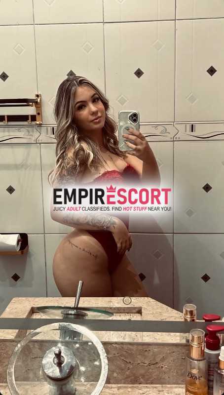 morena tatuada de luxo