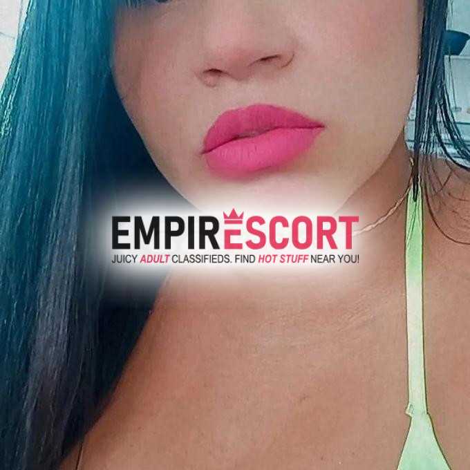 sua namoradinha quente chegou vem receber um oral maravilhoso