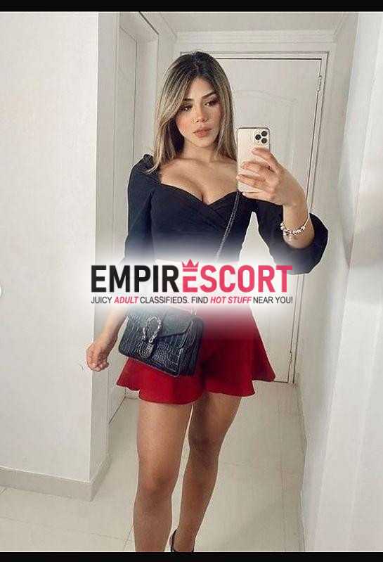 loira atrevida muito gata com local