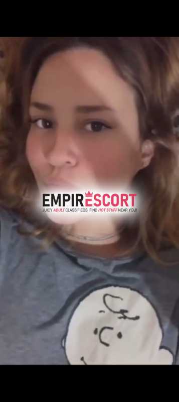 novinha loirinha vende conteúdos para sobreviver