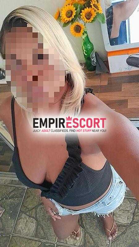 uma morena deliciosa pronta pra deixar você vontade