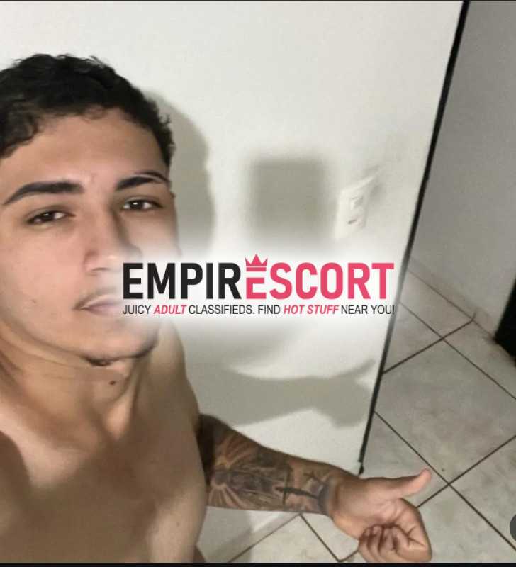 novinho trisa com casal e mulheres