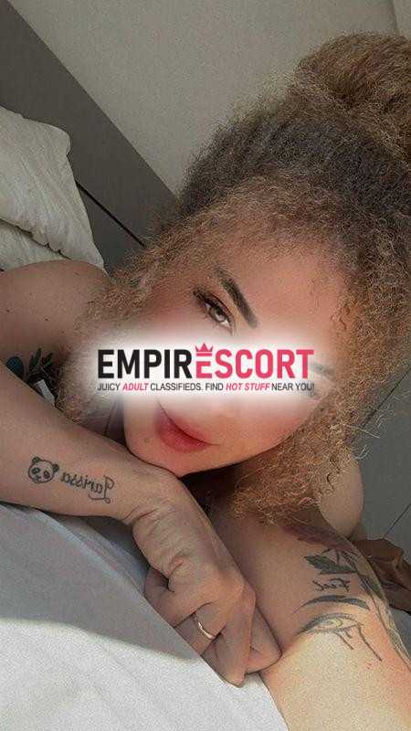 loira malhada do grelo gigante adora chupar e ser chupada faço um oral babadinho meia nove penetração vaginal sem frescura.