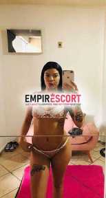 morena tatuada