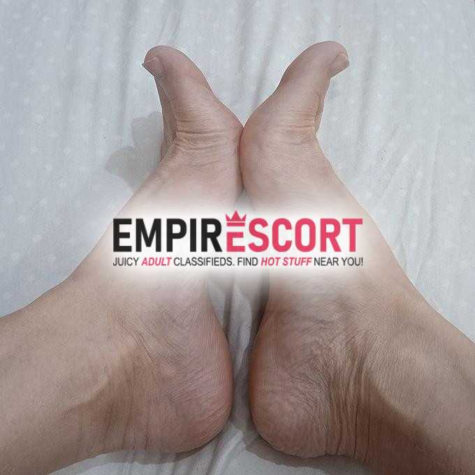 👠😈👣submissos escravosfetiches escravos submisso e fiel à rainha laura dominadora está esperando
devoção aos pés rainha obedeça à sua rainha👠