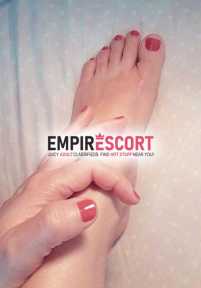 👠😈👣submissos escravosfetiches escravos submisso e fiel à rainha laura dominadora está esperando
devoção aos pés rainha obedeça à sua rainha👠