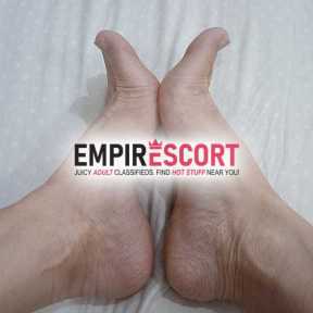 👠😈👣submissos escravosfetiches escravos submisso e fiel à rainha laura dominadora está esperando
devoção aos pés rainha obedeça à sua rainha👠
