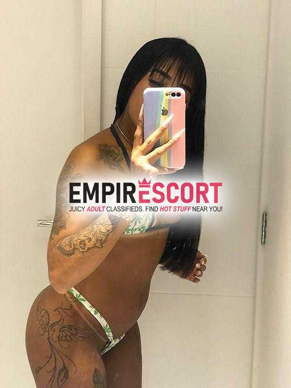 morena magrinha tatuada
