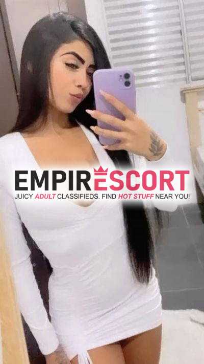 eduarda bela morena com cabelos compridos e corpo de jovem sedutora.