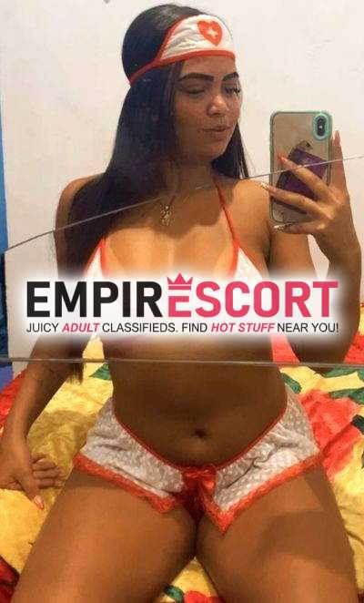 sabrina lopes jovem encantadora na cama com vagina quente e o sexo oral prazeroso.