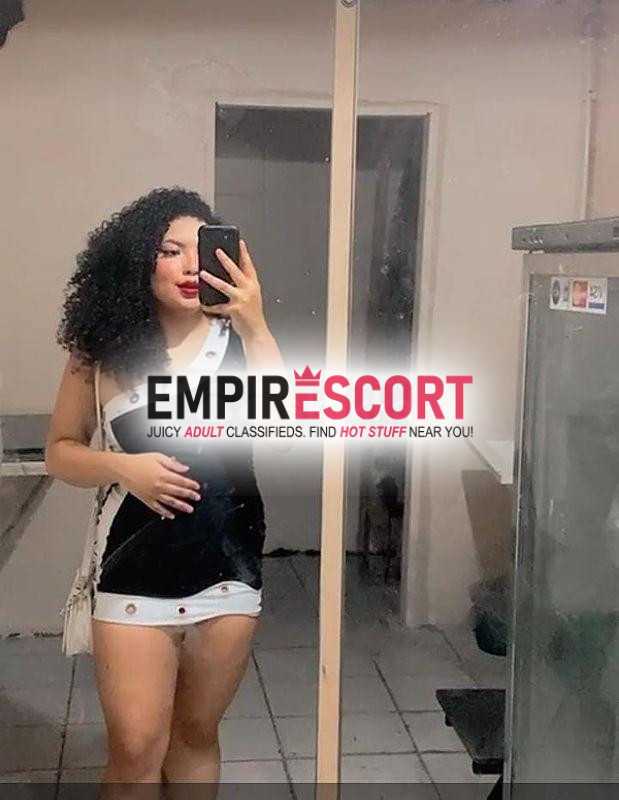 morena do cabelo cacheado toda natural