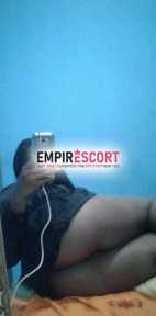 preta greluda com local