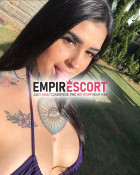morena tatuada