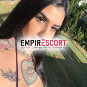 morena tatuada
