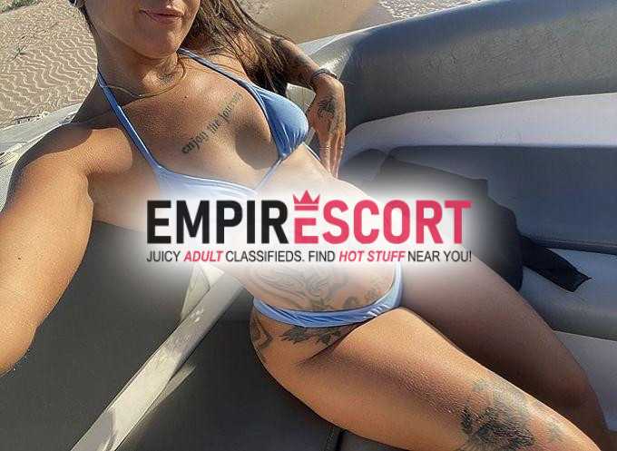 morena tatuada cabelos longos