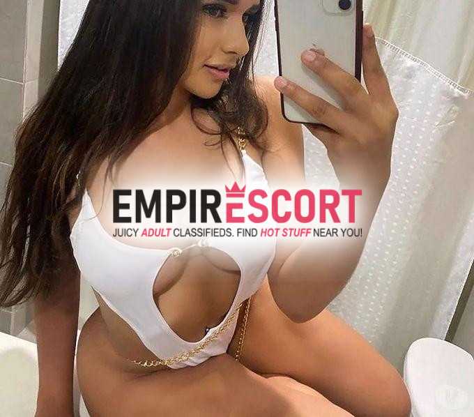 yasmin gata recém chegada na cidade.