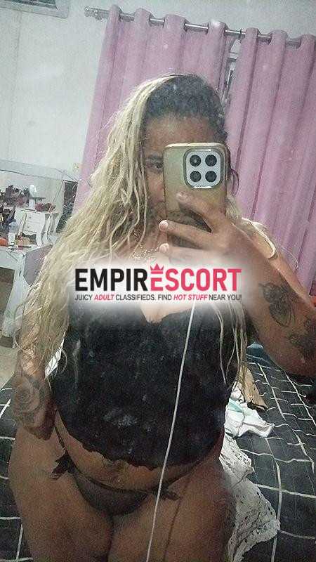 loira tatuada furacão