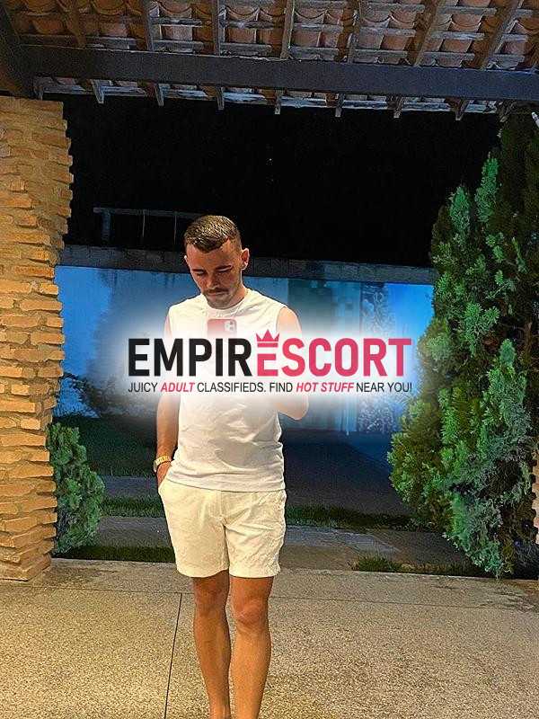 um branquinho azedo por sexo 
curto ser tudo faço qualquer fetiche