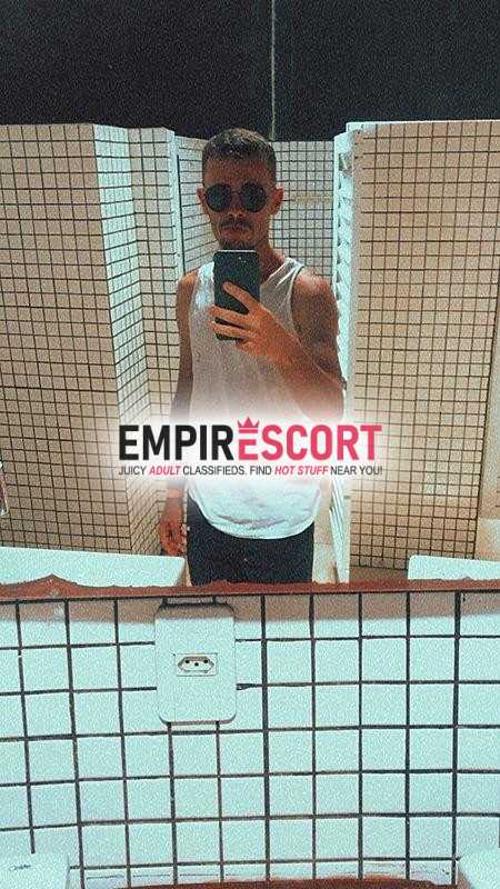 um branquinho azedo por sexo 
curto ser tudo faço qualquer fetiche