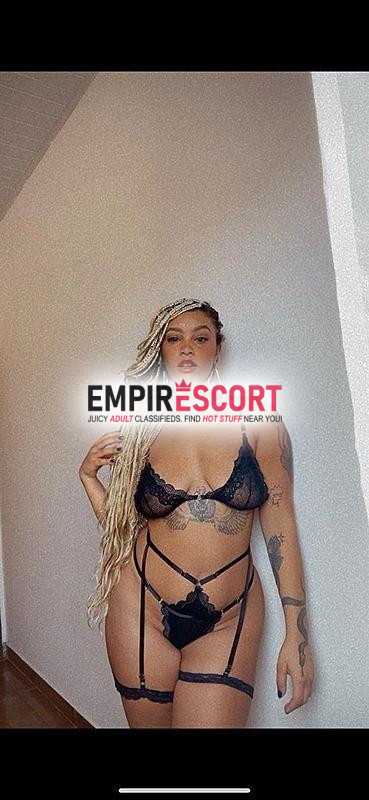morena super sensual com uma linda beleza natural simpática