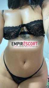 morena super sensual com uma linda beleza natural simpática