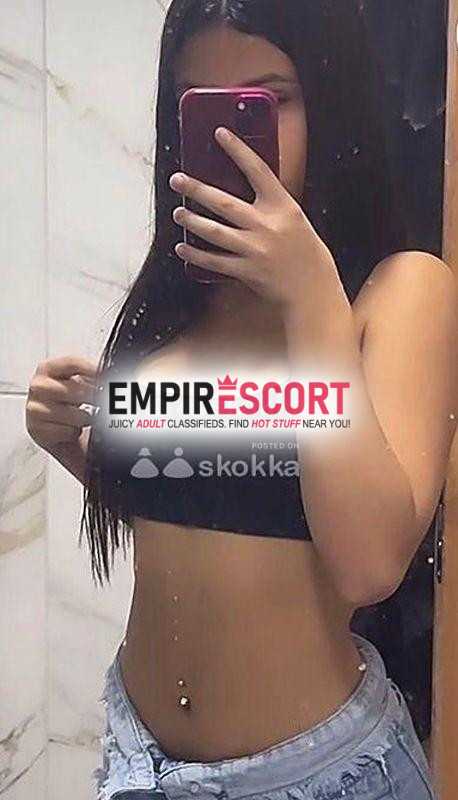 thais novinha 
chupo gostosinho sou completinha com anal bem gostosinho apertadinho fotos reais 
