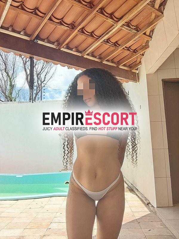morena dos cabelos cacheados linda cheirosa educada e atenciosa.