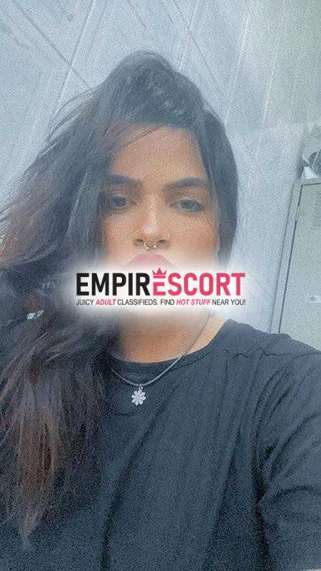 fernanda - estudante gata siliconada e gostosa real e cheia de tesão.