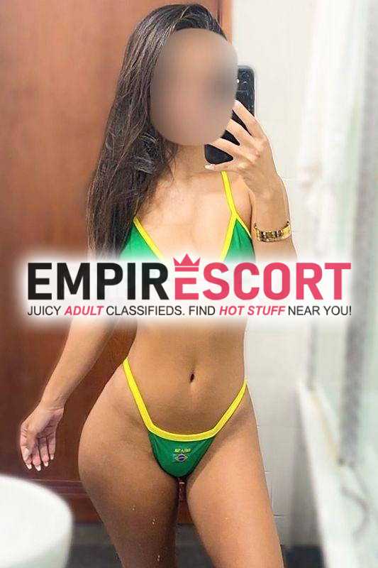pyetra moreninha magrinha com local bem gostoso 
muito apertadinha