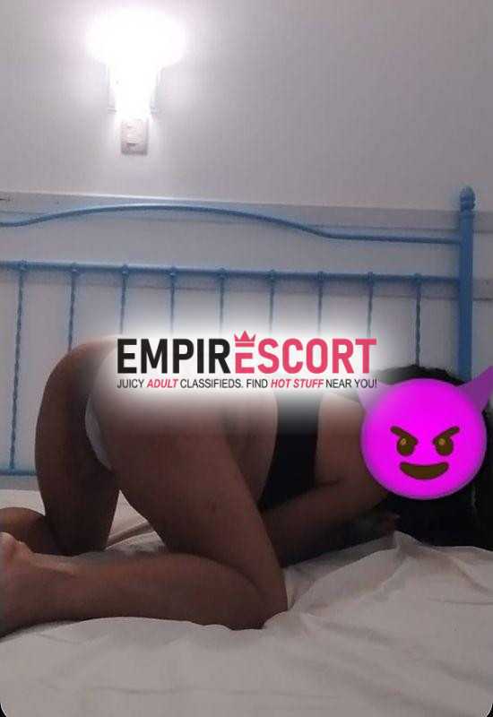 100 reais somente hoje bucetinha apertada e molhada te esperando de lingerie