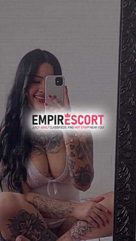 rainha do anal baixinha cheirosa e tatuada