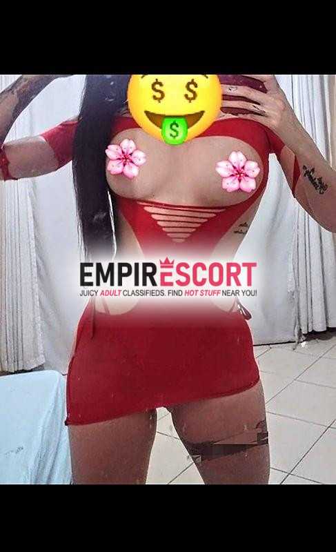 branquinha magrinha e tatuada