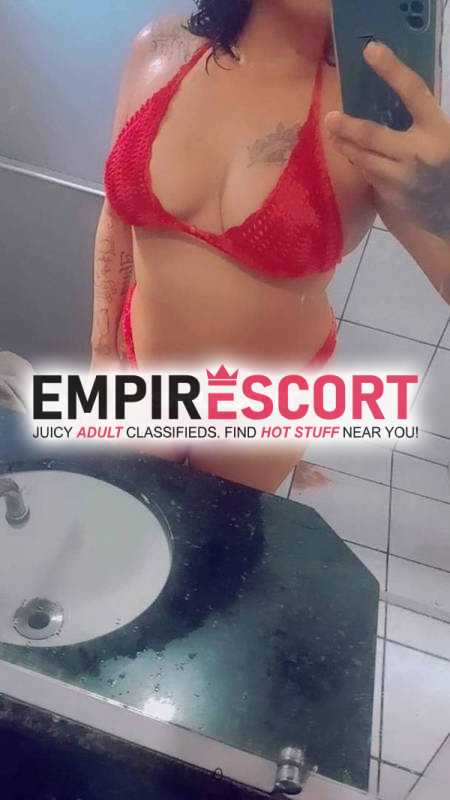 morena tatuada bunda incrível