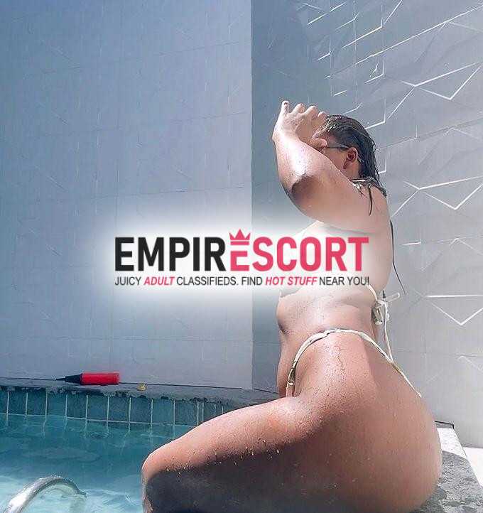 moreninha gostosa com um bumbum durrinho do oral babadinho