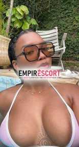 moreninha gostosa com um bumbum durrinho do oral babadinho