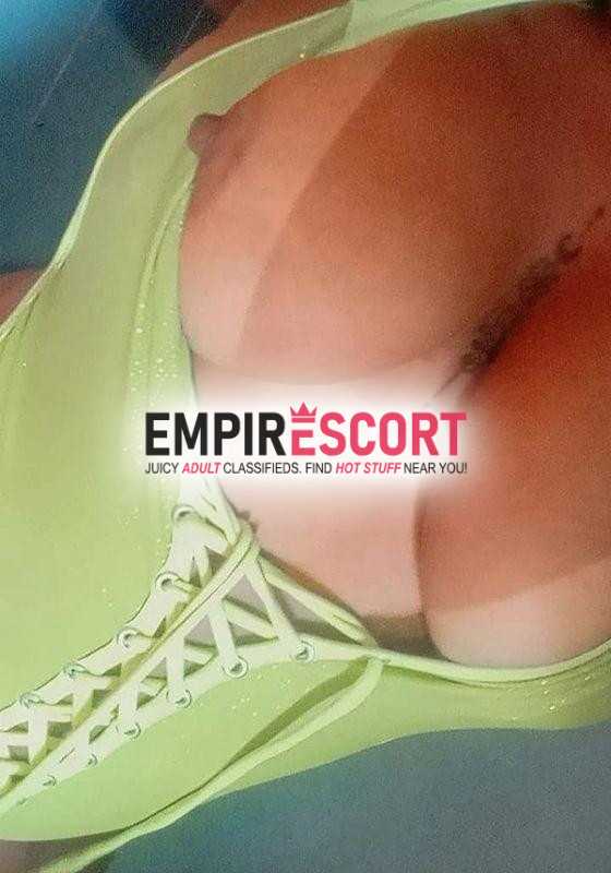 morena tatuada linda