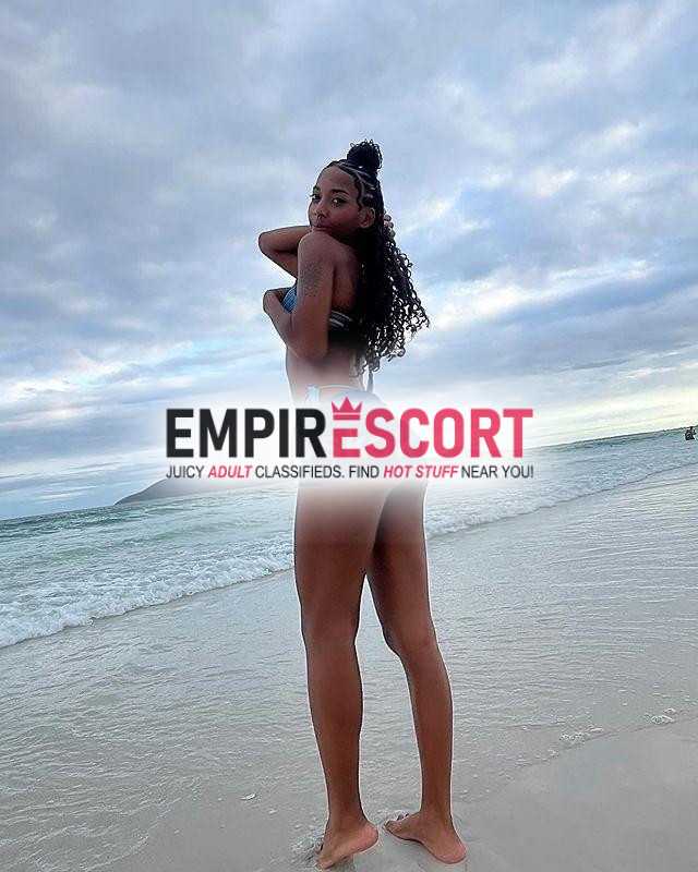 alô meus amores me chamo sophia sou trans adoro fazer um boquete bem babadinho sua novinha de 18🔥❤️