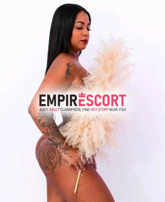 morena gostosa tatuada