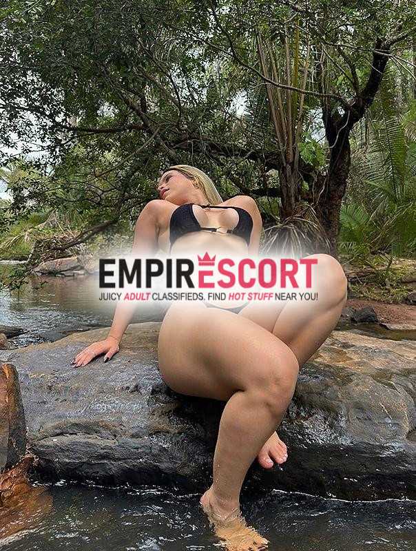 100 rapinha loira safada toda tezuda siliconada 
deixo goza na boca 
estilo namoradinha