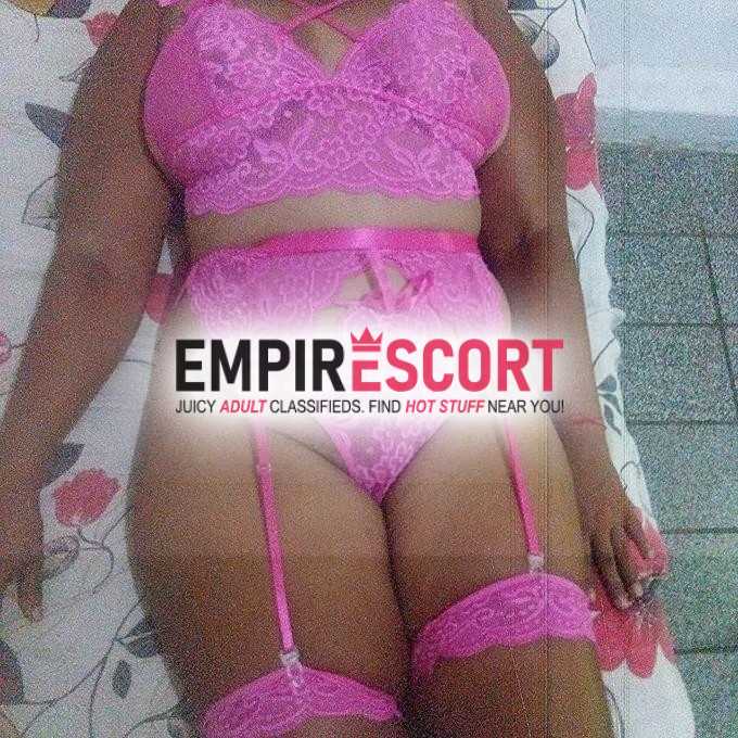 olá meus amores sou uma gordinha safadinha disponível para te dar muito prazer não uso fake só assim como está na foto