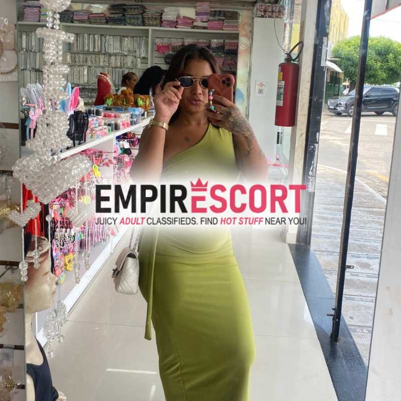 morena tatuada