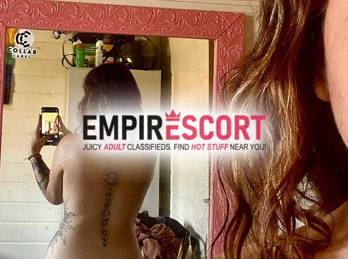 lari gostosa tatuada