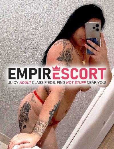mila gomes morena tatuada corpo natural e com curvas bem generosas.