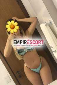 karen linda loira capaz de parar o trânsito e mexer com imaginação de todos os homens.