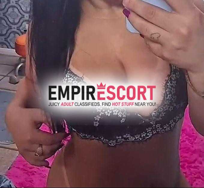 morena bronzeada com marquinha e malhada de academia